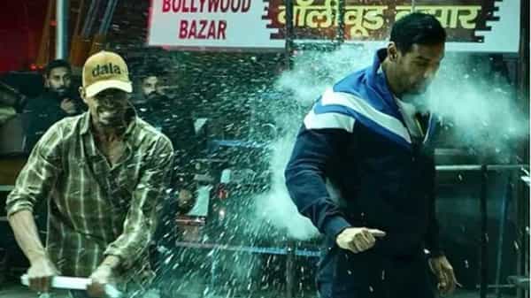 John Abraham : షూటింగ్లో గాయపడిన బాలీవుడ్ హీరో జాన్ అబ్రహం.. రక్తం తుడుచుకుంటున్న వీడియో వైరల్..