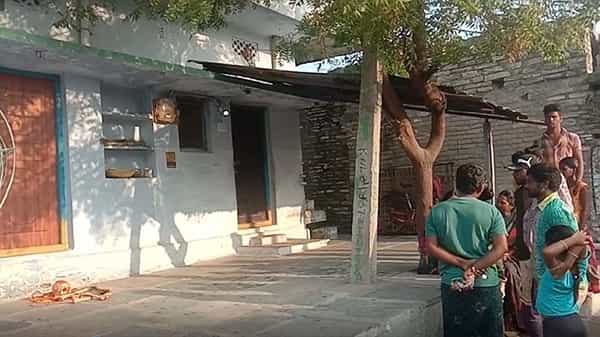 ఇంటిముందు పుర్రె, ఎముకలు, పసుపు కుంకుమ, నిమ్మకాయలు ఉంచి పూజలు, బెంబేలెత్తిపోతోన్న గ్రామస్తులు, కర్నూలు జిల్లాలో గుబులు