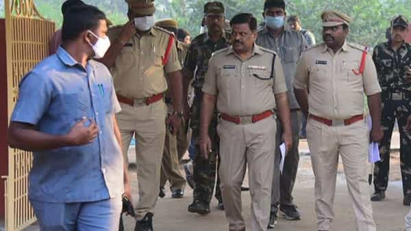 కృష్ణా జిల్లా గూడూరులో పోలింగ్ సరళిని పరిశీలించిన ఎస్పీ.. సమస్యాత్మక ప్రాంతాల్లో భద్రత కట్టుదిట్టం చేశామన్న రవీంద్రనాథ్ బాబు