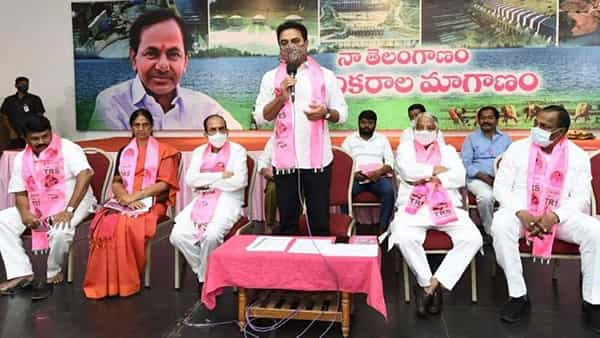 పట్టభద్రుల ఓట్లడిగే హక్కు బీజేపీ, కాంగ్రెస్కు లేదు.. ఉద్యోగాల భర్తీపై చర్చకు సిద్ధమని కేటీఆర్ సవాల్