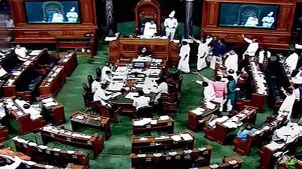 నిరసనలతో హోరెత్తిన పార్లమెంట్.. పట్టు వీడని విపక్షాలు.. పలుమార్లు లోక్సభ వాయిదా