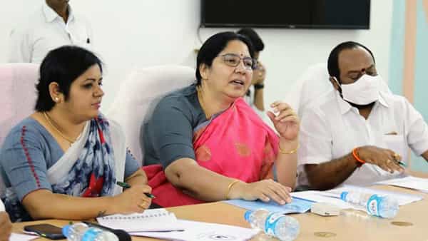 చిన్న గుడ్లను సరఫరా చేస్తే బ్లాక్ లిస్టులో పెడతామన్న మంత్రి.. గతంలో పాలకులు గిరిజనులను పట్టించుకోలేదన్న సత్యవతి రాథోడ్