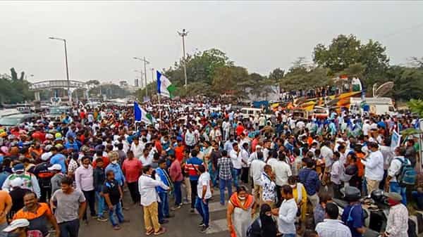 సాగర తీరంలో స్టీల్ పాలిటిక్స్...! విశాఖ ఉక్కు పోరాటానికి పరిరక్షణ యాత్రతో నాంది పలికామన్న విజయసాయిరెడ్డి