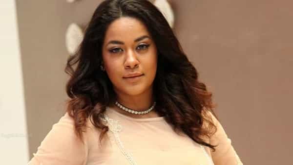 Mumaith Khan : ఆ స్టార్ హీరో మూవీ షూటింగ్లో గాయపడిన ముమైత్ ఖాన్... 15 రోజులపాటు కోమాలో ఉన్న హాట్ బ్యూటీ..