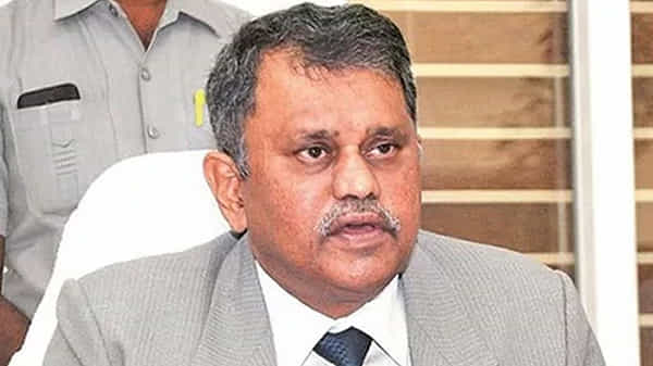 AP SEC: వైసీపీ ఎమ్మెల్యే జోగి రమేష్పై ఎన్నికల కమిషన్ చర్యలు... మీడియాతో మాట్లాడొద్దంటూ ఆంక్షలు..