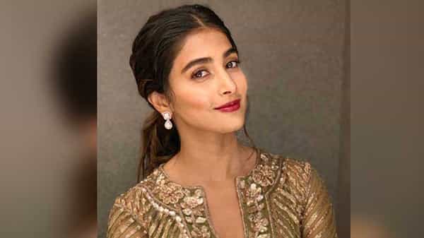 టాలీవుడ్ మోస్ట్ వాంటెడ్ హీరోయిన్గా మారిన ప్రభాస్ హీరోయిన్.. నెలకో సినిమా విడుదల చేస్తోన్న బ్యూటీ..
