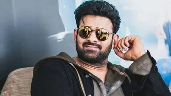 పాన్ ఇండియా స్టార్ ప్లానింగ్ అంతా మార్చేశాడే.. డేట్స్ షిఫ్ట్ చేస్తున్న డార్లింగ్.. కారణం ఇదే..