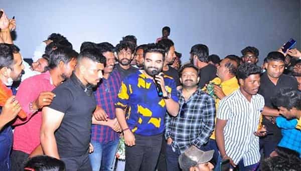Pradeep Visits Khammam: 30రోజుల్లో ప్రేమించడం ఎలా సక్సెస్ జోష్ లో ఉన్న ప్రదీప్.... ఖమ్మం లో సందడి చేసిన చిత్ర యూనిట్