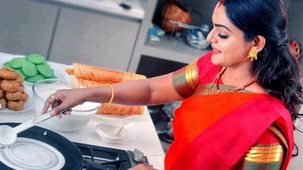 సుమక్కకు పోటీగా దిగిన వంటలక్క.. వాటికి బ్రాండ్ అంబాసిడర్గా మారిన ప్రేమి విశ్వనాథ్.. ట్రోల్ చేస్తున్న నెటిజన్స్..