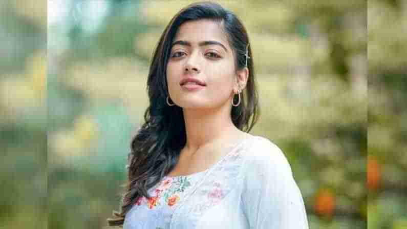 Rashmika Mandanna: బాలీవుడ్ లో వరుస అవకాశాలు దక్కించుకుంటున్న రష్మిక.. ముంబైకి మకాం మార్చేస్తున్న లక్కీ బ్యూటీ..