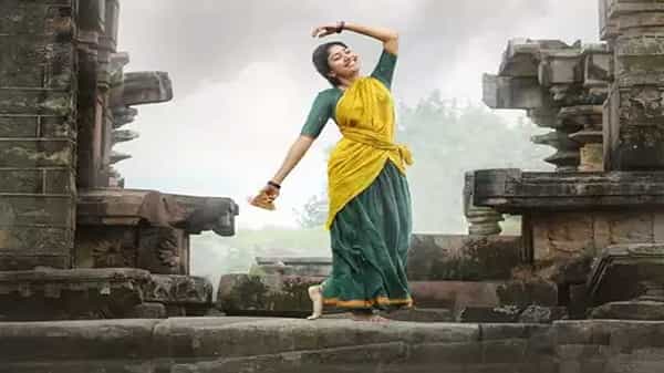 ప్రేమలో మునిగి ఉన్నానంటున్న సాయిపల్లవి.. ఆసక్తికరంగా ట్వీట్ చేసిన హైబ్రిడ్ పిల్ల..