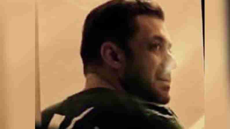 నో స్మోకింగ్ జోన్లో సిగరేట్ కాల్చిన బాలీవుడ్ స్టార్ హీరో సల్మాన్.. ట్రోల్ చేస్తున్న నెటిజన్స్..