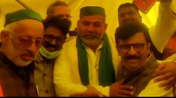 Farmers Protest: అహంకారంతో దేన్నీ సాధించలేం.. పాలకులకు ఇదే మా సమాధానం.. తికాయత్ను కలిసిన సంజయ్ రౌత్