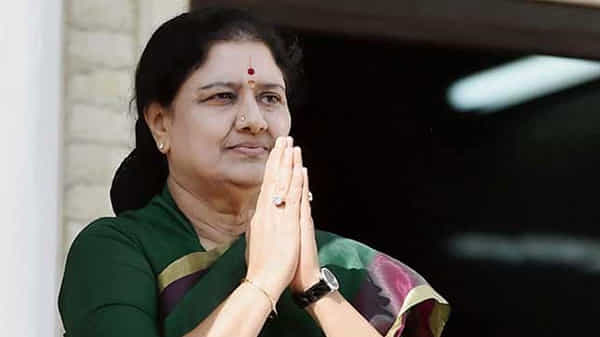 VK Sasikala: తమిళనాడులో వేడెక్కుతున్న రాజకీయాలు.. 7న చెన్నైకి రానున్న చిన్నమ్మ.. గ్రాండ్ వెల్కమ్కు సన్నాహలు..