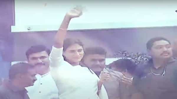 తెలంగాణలో రాజన్నరాజ్యం రావాలి, ఈ ప్రభుత్వంలో రైతులంతా సంతోషంగా ఉన్నారా? విద్యార్థులంతా ఫ్రీగా చదువుకుంటున్నారా.? : వైఎస్ షర్మిల
