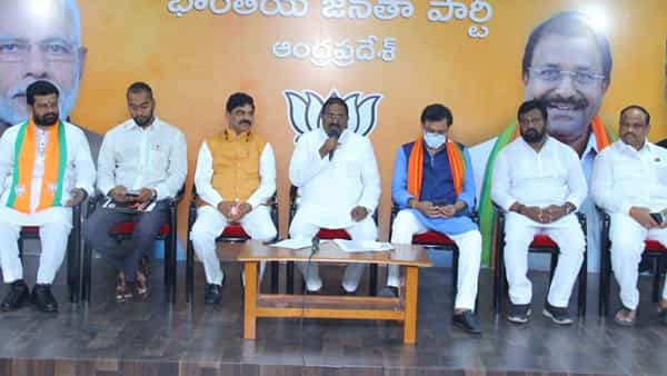ఓటు బ్యాంక్ లేకుంటే.. భయమెందుకు..? నోటా పార్టీ అనుకుంటే.. నోరు జారకండి.. ఆ మంత్రికి సోము చురకలు