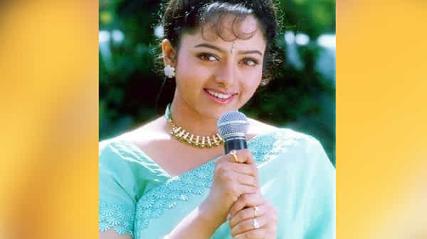 Actress Soundarya : త్వరలో తెర పైకి అందాల తార సౌందర్య జీవిత కథ.. హీరోయిన్గా ఆ నటి..?
