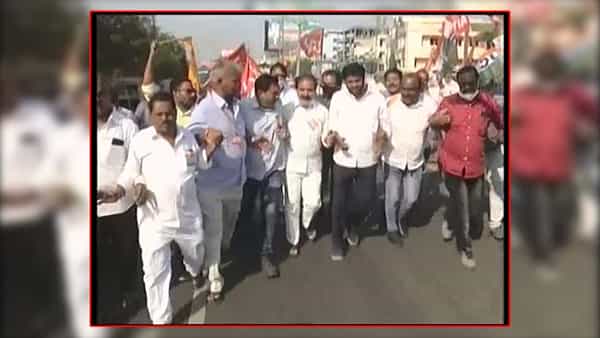 స్టీల్ ఫ్యాక్టరీ విషయంలో ఏకమవుతున్న పార్టీలు.. ఒకరు రాజీనామాకు సిద్ధమంటే.. ప్రాణత్యాగానికైనా సై అంటున్న మరొకరు