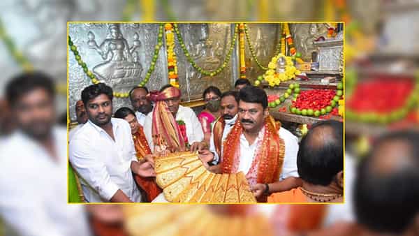 బల్కంపేట అమ్మవారికి బంగారు చీర.. సీఎం కేసీఆర్ జన్మదినం సందర్భంగా మంత్రి తలసాని కానుక