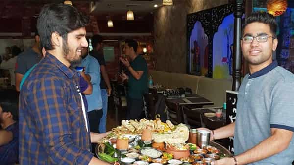 Veg Thali: ఈ జంబో థాలీని ఆరగిస్తే రెండు లక్షలు మీ సొంతం..! రెస్టారెంట్కు క్యూ కడుతున్న కస్టమర్లు..!!
