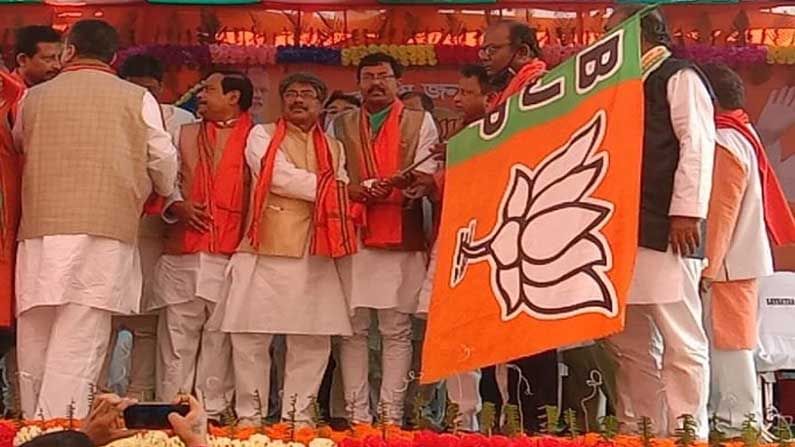 West Bengal Elections 2021: బెంగాల్‌లో కొనసాగుతున్న వలసలు.. బీజేపీలో చేరిన మరో టీఎంసీ ఎమ్మెల్యే