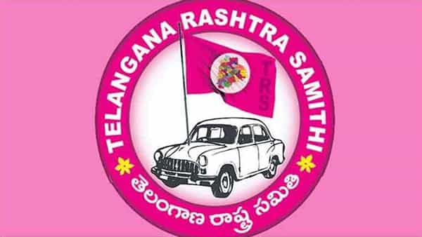 GWMC: వరంగల్ పురపోరులో టికెట్ల లొల్లి.. సెల్ టవర్ ఎక్కి ఒకరు, బిల్డింగ్ ఎక్కి మరొకరు ఆత్మహత్యయత్నం