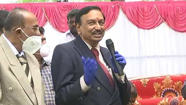ఏపీలో మళ్ళీ అధికారంలోకి వచ్చేది వైసీపీనే.. సంచలనంగా మారిన వైస్ ఛాన్సలర్ కామెంట్స్