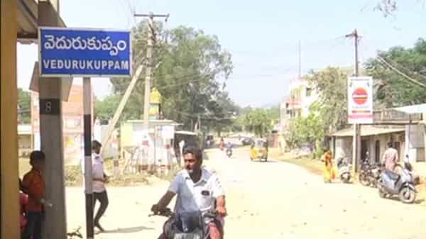 గత 60 ఏళ్లలో ఏనాడూ పంచాయతీ ఎన్నికల పోలింగ్ చూడని ఊరది, ఇప్పుడు కొత్త టర్న్.. ఆరుగురు మహిళలు నువ్వా, నేనా.? అంటున్నారు