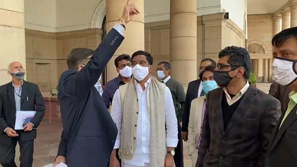 తెలంగాణ నూతన సెక్రటేరియట్కు రెడ్స్టోన్ నగిషీలు.. పార్లమెంటు, రాష్ట్రపతి భవన్ కట్టడాలను పరిశీలించిన మంత్రి వేముల ప్రశాంత్రెడ్డి