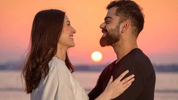 సోషల్ మీడియాలో హల్చల్ చేస్తున్న విరుష్క జంట త్రో బ్యాక్ వీడియో.. వారితోపాటు ఎవరున్నారో తెలుసా..