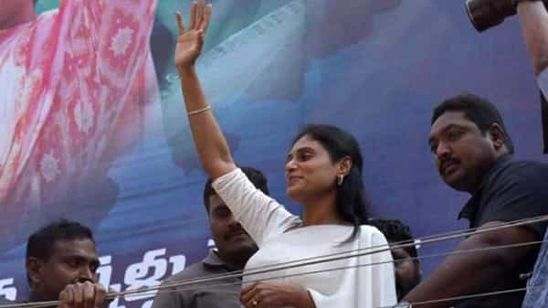 తెలంగాణలో షర్మిల అడుగులపై సర్వత్రా ఆసక్తి, పక్కాప్లానింగ్తో వరుస భేటీలు.. జోరుగా కొత్త పార్టీ ఏర్పాటుకు గ్రౌండ్ వర్క్