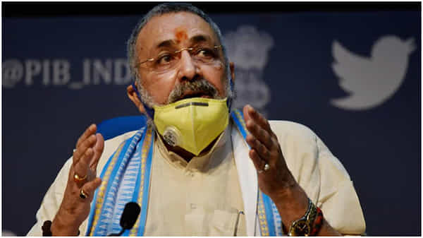 మీ సమస్యలు పరిష్కరించని అధికారులను కర్రలతో కొట్టండి, కేంద్ర మంత్రి గిరిరాజ్ సింగ్
