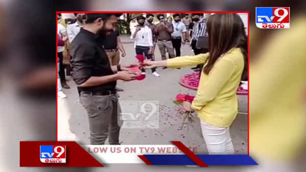 Love Proposal: ఆమె మోకరిల్లింది.. అతను దాసోహమయ్యాడు.. కొన్ని తియ్యనైన కన్నీళ్లు.. వీడియో