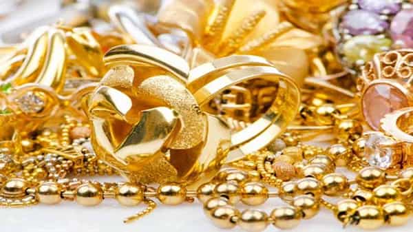 Gold ornaments seized: జాతీయ రహదారిపై అధికారుల తనిఖీలు.. 234 కిలోల బంగారు అభరణాల పట్టివేత