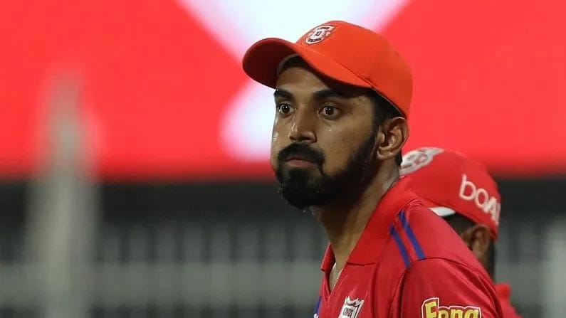 కెఎల్ రాహుల్ - రాహుల్ గురించి ప్రత్యేకంగా చెప్పాల్సిన అవసరం లేదు. గత సీజన్‌లో తన టీం పెర్ఫార్మన్స్ అద్భుతంగా లేనప్పటికీ.. ఒంటి చేత్తో కొన్ని విజయాలను అతనొక్కడే టీంకు అందించాడు. అలాగే టాప్ రన్ గెట్టర్‌గా నిలిచి ఐపీఎల్ 2020లో ఆరెంజ్ క్యాప్ దక్కించుకున్నాడు.  