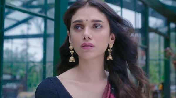 15 సంవత్సరాలైనా ప్రతి సినిమా నాకు కొత్తే.. షూటింగ్ అంటే ఆకలితో ఉన్న పిల్లాడిలా మారిపోతా అంటున్న గ్లామర్ బ్యూటీ..