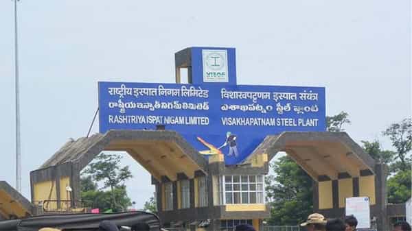 Vizag Stleel Plant: వద్దనుకున్నారు.. కానీ దేశానికే ఊపిరిపోస్తోంది.. ఆక్సిజన్తో ఆదుకుంటున్న వైజాగ్ స్టీల్ ప్లాంట్..