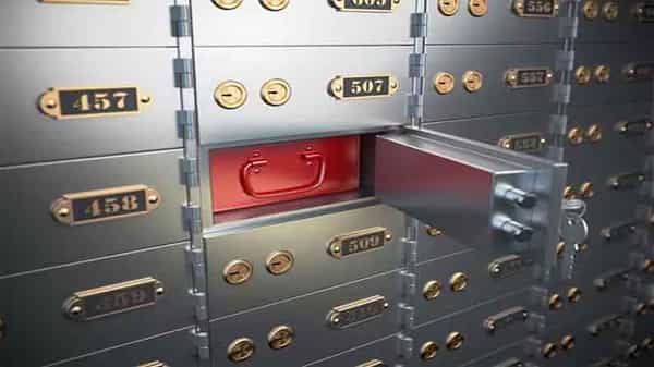 Bank Locker Rules and Regulations: మీరు బ్యాంకులో లాకర్ను తీసుకోవాలనుకుంటున్నారా..? ఈ నియమ నిబంధనలు తెలుసుకోండి
