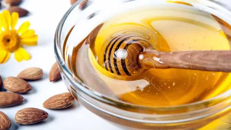 Health Benefits Of Honey: తేనేతో ఎన్నో ఆరోగ్య ప్రయోజనాలున్నాయి. తేనెను ఆయుర్వేదంతోపాటు పలు చికిత్సల కోసం వినియోగిస్తుంటారు. అయితే తేనె వల్ల ఎన్నో ప్రయోజనాలుంటాయని వింటాం కానీ మనం పట్టించుకోం. తెనేవల్ల లాభాలేంటో ఇప్పుడు తెలుసుకుందాం.. 