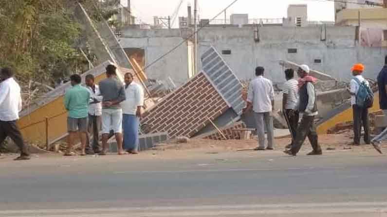 Building Collapsed: ప్లాష్ న్యూస్.. గజ్వేల్‌ పట్టణంలో కుప్పకూలిన మూడంతస్తుల భవనం.. క్షణాల్లో అంతా అయోమయం..