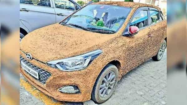 Car Coated With Cow Dung: వాట్ ఏ ఐడియా..! దంచికొడుతోన్న ఎండల నుంచి తన కారును ఎలా కాపాడుకుంటున్నాడో చూడండి..