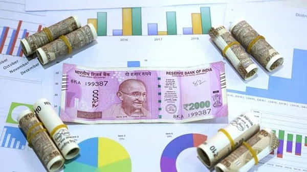 Low Credit Score: క్రెడిట్ స్కోర్ తక్కువగా ఉందా? రుణం ఇవ్వమన్నారా? అయితే ఇలా ప్రయత్నించి చూడండి..