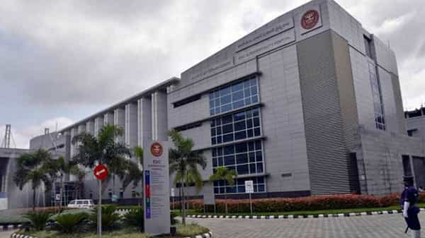 Jobs In ESIC: ఈఎస్ఐసీలో భారీగా ఉద్యోగాలు.. ఎవరు అర్హులు, ఎన్ని ఉద్యోగాలు ఉన్నాయంటే.