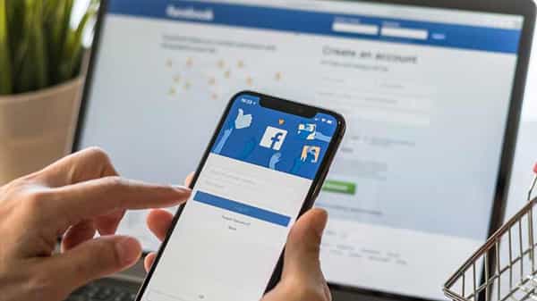 Fake Accounts In Facebook: అర్జెంట్గా డబ్బులు పంపించు అంటూ మీకు ఫేస్బుక్లో మెసేజ్ వస్తుందా.? అయితే ఇది తెలుసుకోండి..