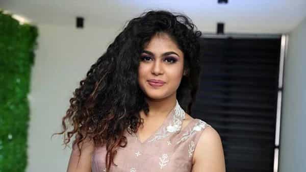 Faria Abdullah: తెలుగులో అవకాశాలు అందిపుచ్చుకుంటున్న లేడీ జాతిరత్నం.. యంగ్ హీరోకు జోడీగా ఫారియా అబ్దుల్లా..