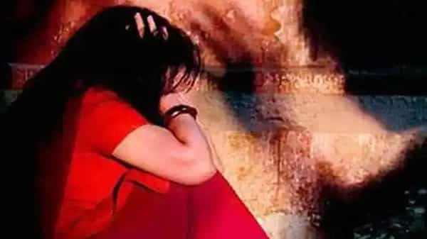 AP Crime News: కోడలిని కన్నకూతురిగా చూసుకోవాల్సిన మామ దారి తప్పాడు.. ఇంట్లో ఎవరూ లేని సమయంలో