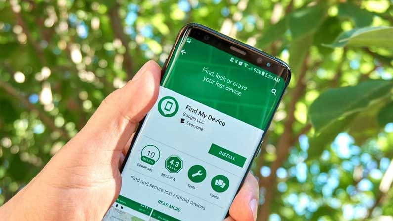 స్మార్ట్ ఫోన్లు మన జీవితంలో ప్రత్యేక భాగంగా మారాయి. కారణం.. అందులో మనకు ఉపయోగకరమైన డేటా ఎంతో నిక్షిప్తం చేసుకుంటాం. వ్యక్తిగత సమాచారాన్ని సైతం మనం మన ఫోన్లలో దాచుకుంటాం. అలాంటి స్మార్ట్ ఫోన్ ఒక్కసారిగా కనిపించకుండా పోతే?.. ఇంకేముంది ప్రాణం పోయినంత పని అవుతుంది. తెగ టెన్షన్ పడిపోతాం. అందులోని డేటా ఎక్కడ దుర్వినియోగం అవుతుందో అని కంగారుపడిపోతాం. అయితే.. ఇప్పుడు ఫోన్ పోయినా కంగారు పడాల్సిన పనిలేదు. కనిపంచకుండా పోయిన ఫోన్‌ను ఫైండ్‌మై ఫోన్ యాప్ సలు పలు యాప్‌ల ద్వారా కనిపెట్టవచ్చు. ఒకవేళ ఫోన్ పోయినా.. మన డేటా మన చేతిలోనే ఉంటుంది. ఫోన్‌లోని డేటా దుర్వినియోగం కాకుండా ఉండేందుకు అందులోని డేటాను తొలగించవచ్చు. అదెలాగో ఇప్పుడు తెలుసుకుందాం.