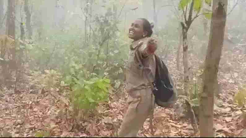 Forest Officer Dances : బాధ మరిచి చిందేసిన మహిళా ఫారెస్ట్ ఆఫీసర్.. సోషల్ మీడియాలో వైరల్ అవుతున్న వీడియో..