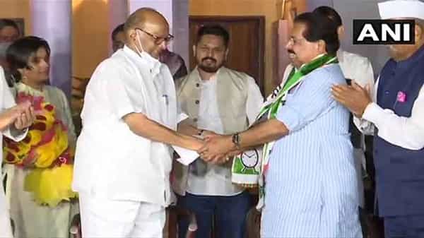 కేరళ ఎన్నికల ముందు కాంగ్రెస్కు షాక్.. ఎన్సీపీలో చేరిన మాజీ ఎంపీ పిసి చాకో.. ఎల్డిఎఫ్ తరుపున ప్రచారం