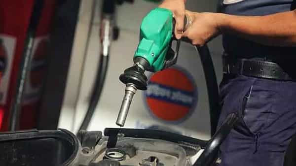 Petrol and Diesel Price Today: పంతొమ్మిదో రోజూ అదే పరిస్థితి.. తెలుగు రాష్ట్రాల్లో పెట్రోల్, డీజిల్ ధరలు ఎలా ఉన్నాయంటే..
